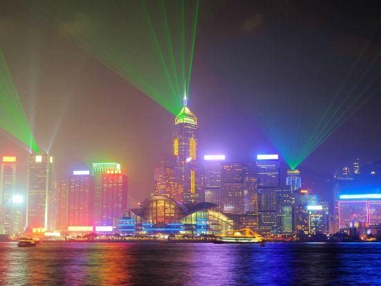 ドリーマー（DREAMER）クルーズ チケット予約　ゴージャスなクルーザーでシンフォニー・オブ・ライツを鑑賞！＜ビクトリアハーバー＞