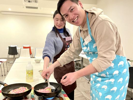 料理体験 大阪のソウルフード「お好み焼き」を習得！性別・国籍問わず仲間たちとお料理を楽しもう＜心斎橋＞