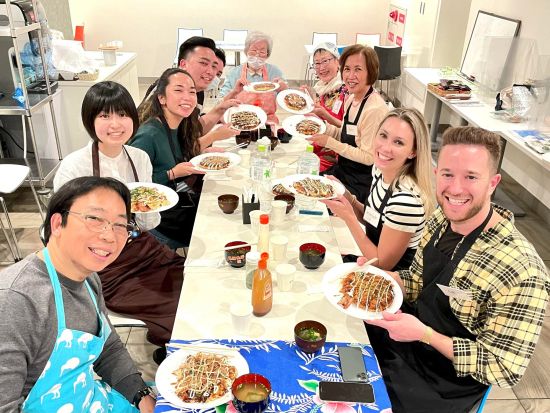 料理体験 大阪のソウルフード「お好み焼き」を習得！性別・国籍問わず仲間たちとお料理を楽しもう＜心斎橋＞