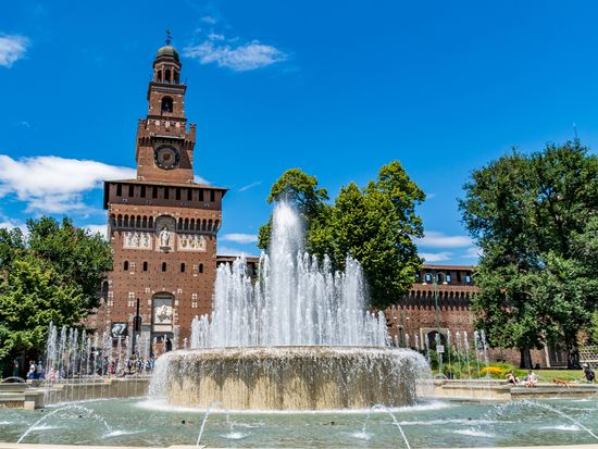 Italy_Milan_Sforzesco Castle_AdobeStock_166340754