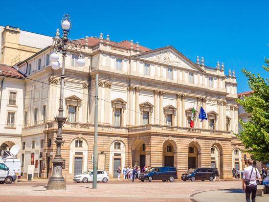 Italy_Milan_Teatro alla Scala_AdobeStock_193351122