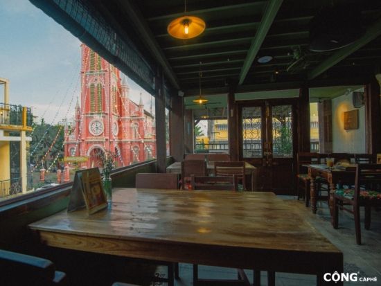 ホーチミン市内観光　ピンクの教会＋中央郵便局＋香水作り　ピンクの教会を眺めるカフェでのベトナムコーヒー付き＜午前／ランチ＆ショッピング付きプランあり／日本語＞