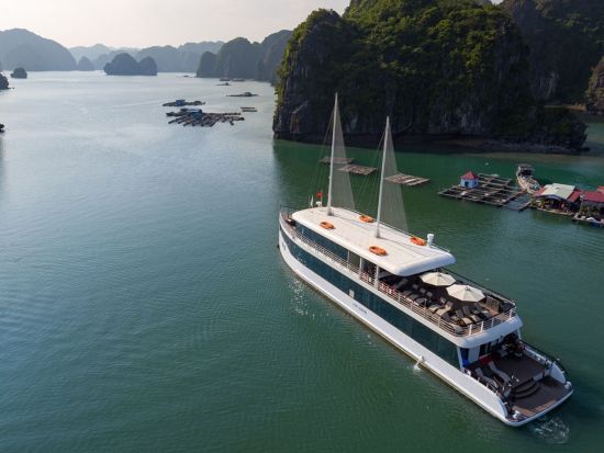 世界遺産ハロン湾＆ランハ湾日帰りツアー　洞窟見学＋カヤック体験＋夕日鑑賞　「Pho 10」夕食付きプランあり＜8時間クルーズ／日本語ガイド／ビュッフェ昼食＞