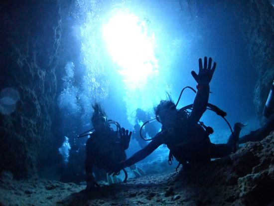 青の洞窟シュノーケリング＆体験ダイビング　少人数制で初めての方も安心◎　撮影データを無料でプレゼント！＜恩納村発／4時間＞