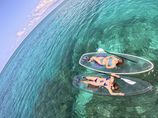 クリアSUP 透明のボードでサンゴ礁やお魚が見える♪初めてでも安心の少人数制★最新の高性能カメラ撮影<約1.5時間／恩納村>