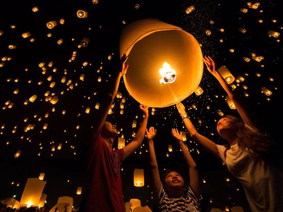 バンコク発 チェンマイ観光＋コムローイ祭り1泊2日宿泊ツアー　エアアジア利用　CADランタンフェスティバル＜ドンムアン空港発着＞