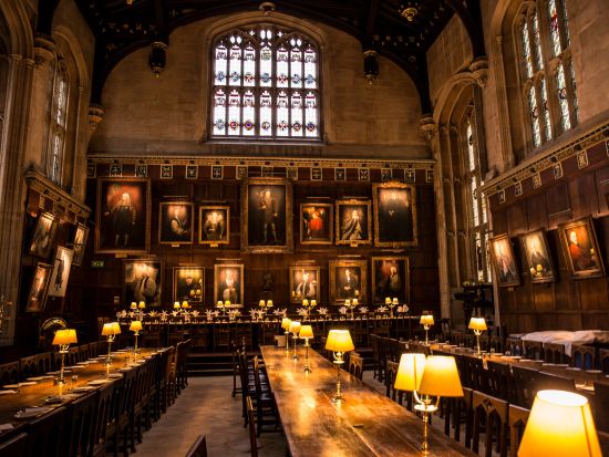 おすすめガイド 山城さんと行く！オックスフォード1日ツアー 映画『ハリー・ポッター』ロケ地など選べる観光地＜貸切／日本語ガイド／電車利用＞ 