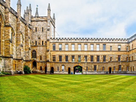 おすすめガイド 山城さんと行く！オックスフォード1日ツアー 映画『ハリー・ポッター』ロケ地など選べる観光地＜貸切／日本語ガイド／電車利用＞ 