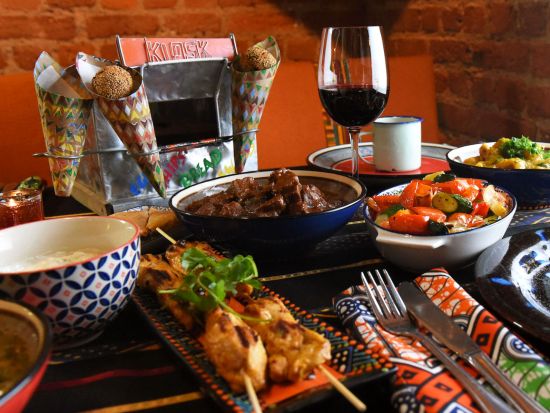 レストラン「GOLD」でアフリカンディナーショー＆民族楽器ジャンベ演奏体験＜英語／往復送迎付き／ケープタウン発＞