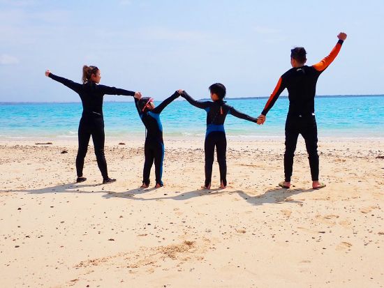 マリンジェットで行く幻の島ツアー 完全貸切！シュノーケリング体験セット GoProレンタル付＜1日3便／2歳～参加OK／送迎あり／石垣島＞