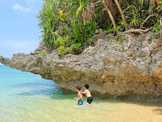SUP or クリアSUPツアー 完全貸切！石垣の海をSUPでのんびり水上散歩 GoProレンタル付＜1日3便／2歳～参加OK／送迎あり／石垣島＞