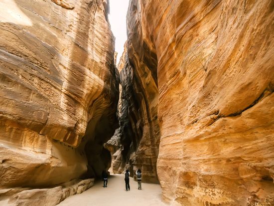 Jordan_Petra_Al Siq_shutterstock_1358779631