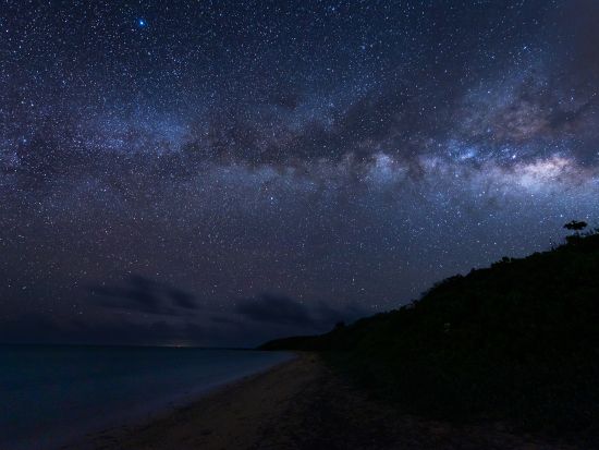 天体観測・星空ツアー  完全貸切！満天の星が輝く天然プラネタリウムを鑑賞 GoProレンタル付＜21：00～／2歳～参加OK／送迎あり／石垣島＞