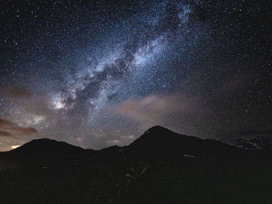 天体観測・星空ツアー  完全貸切！満天の星が輝く天然プラネタリウムを鑑賞 GoProレンタル付＜21：00～／2歳～参加OK／送迎あり／石垣島＞