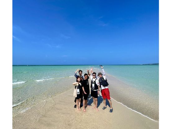 ユニの浜上陸ツアー！潮が導く幻の島へ！シーカヤックで行く海の旅 こだわりのドローン撮影★ 初心者の方もおすすめ！