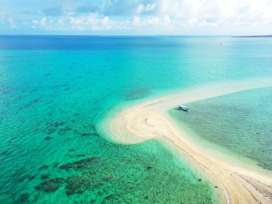 マリンジェットで行く幻の島ツアー 完全貸切！シュノーケリング体験セット GoProレンタル付＜1日3便／2歳～参加OK／送迎あり／石垣島＞