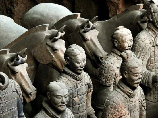 【西安ハイライト1日ツアー】兵馬俑＋秦始皇帝陵＋秦嶺四宝科学公園の茶色いパンダの「チーザイ」見学＜貸切／西安名物ランチ／日本語ガイド／西安発＞