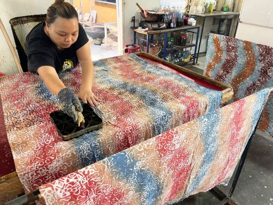 コタキナバル市内観光＋バティック染め体験＋ロッカウィ野生動物園＋蛍鑑賞リバークルーズ  1日満喫ツアー ＜昼食＆夕食付き／日本語ガイド＞