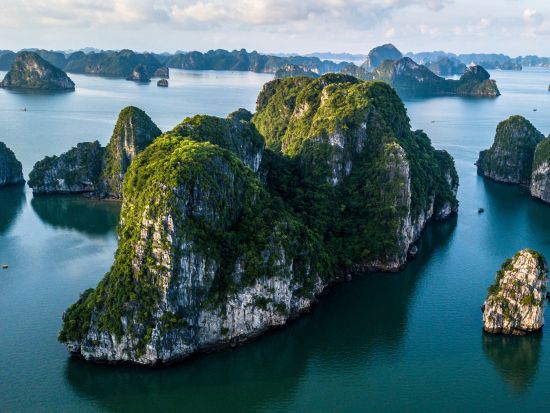 ホーチミン＆ハノイ満喫 3泊4日ツアー　世界遺産ハロン湾クルーズ＆ホーチミン主要観光スポットめぐり＆メコン川ボートクルーズ ＜食事付き／日本語ガイド＞