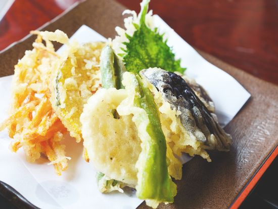 Food_Japanese_Tempura_Vegetables_AdobeStock_44129248