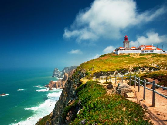 リスボン空港⇒エストリル市内・カスカイス市内・シントラ市内ホテル 貸切送迎サービス＜1～6名／英語ドライバー＞