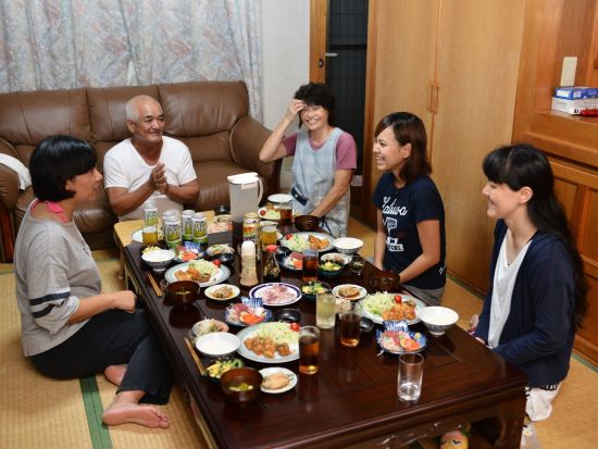 民泊体験 おじーとおばーのお家で沖縄料理を食べながら沖縄の心に触れよう！一生忘れられない思い出を＜1泊2日／東村＞