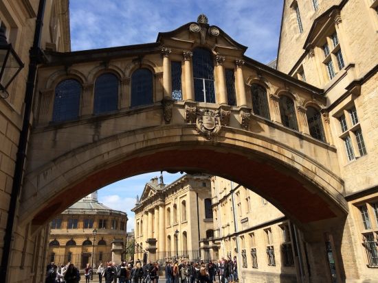 おすすめガイド 山城さんと行く！オックスフォード1日ツアー 映画『ハリー・ポッター』ロケ地など選べる観光地＜貸切／日本語ガイド／電車利用＞ 