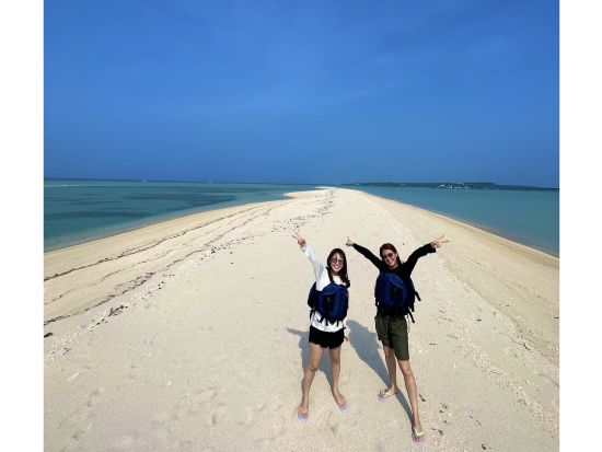 ユニの浜上陸ツアー！潮が導く幻の島へ！シーカヤックで行く海の旅 こだわりのドローン撮影★ 初心者の方もおすすめ！