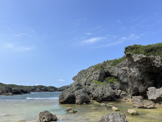 【沖縄本島 中部 恩納村 秘境ツアー】いにしえのエネルギーが満ちる秘境へ　大自然が生む感動の絶景ツアー＜一眼レフで撮影した写真を無料プレゼント＞