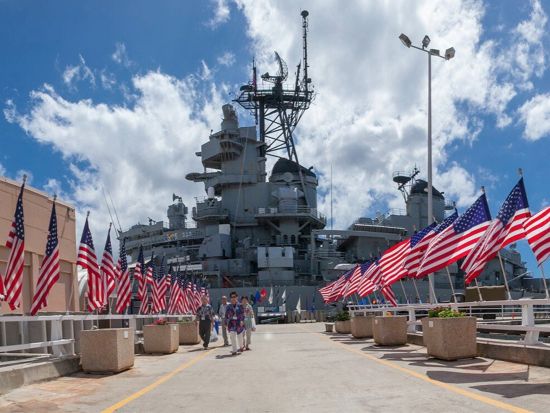 真珠湾（パールハーバー）観光ツアー　戦艦ミズーリは専任ガイド＆ツアーガイドがご案内！ アリゾナ記念館や太平洋航空博物館プランあり ＜チップ込み／日本語ガイド＞