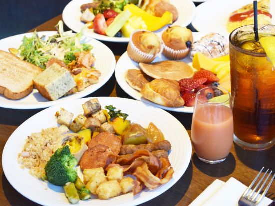 ワンハンドレッド・セールズ・レストラン＆バー（100 Sails Restaurant & Bar）　ホテル朝食ミールクーポン＜プリンス・ワイキキ内＞