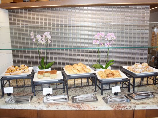 ワンハンドレッド・セールズ・レストラン＆バー（100 Sails Restaurant & Bar）　ホテル朝食ミールクーポン＜プリンス・ワイキキ内＞