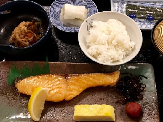 義経（Yoshitsune）　ホテル朝食ミールクーポン　クーポン引き換え後、お好きな日時でご利用可能！＜パークショア・ワイキキ内＞