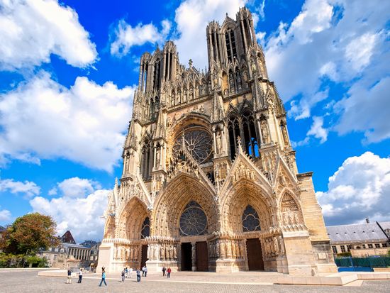 Notre Dame de Reims Cathedral_AdobeStock_96422858