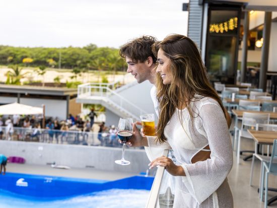 人気リゾート施設「ワイカイ」　サーフィン体験 ＜初級～／日本語スタッフ＞