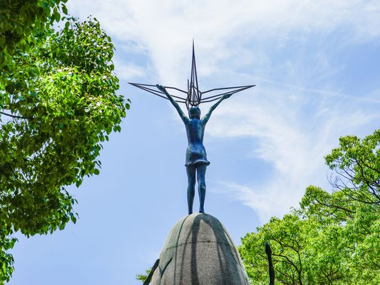 pixta_93145033_原爆の子の像　広島平和記念公園