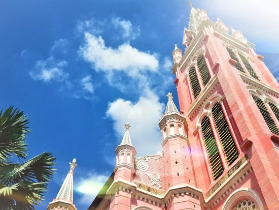 ホーチミン食べ歩き＋市内観光半日ツアー　ピンクの教会＋タンディン市場＋南部女性博物館　ミシュラン掲載フォーやコムタムスォンを堪能＜午前／日本語ガイド＞