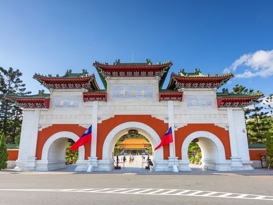 Taiwan_Taipei_Martyrs' Shrine_shutterstock_682584634