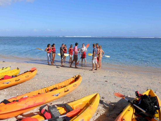 ガラスボトムカヤック＆パドルツアー　水上アクティビティを満喫！フルーツカクテル付き＜英語／ラ・サリーヌ＝レ＝バン発＞