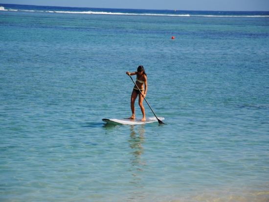 ガラスボトムカヤック＆パドルツアー　水上アクティビティを満喫！フルーツカクテル付き＜英語／ラ・サリーヌ＝レ＝バン発＞