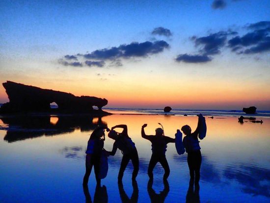 青の洞窟 ナイトシュノーケリング　洞窟ライトアップや夜光虫との神秘の空間！21時発のミッドナイトプランもあり＜真栄田岬集合＞