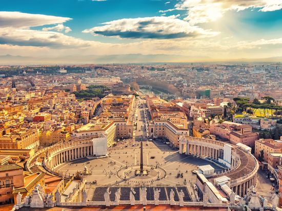 Italy_Saint Peter's Square_shutterstock_439742272