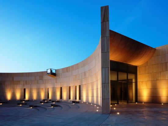【貸切】シャルジャの赤砂漠を楽しむ　ムレイハ考古学博物館＋星空鑑賞＋砂丘ドライブ＜午後発／往復送迎付／ディナー付／ドバイ発＞
