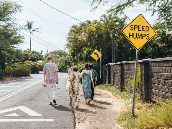 ビーチへ歩く２