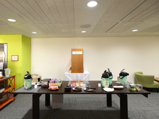 LeaLea エアポートラウンジ利用　ダニエル・K・イノウエ国際空港（旧ホノルル国際空港）出国ターミナルにあるH.I.S.専用ラウンジ　by H.I.S.ハワイ