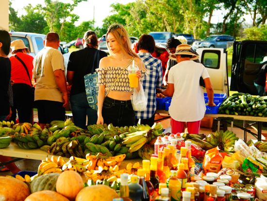 デデドの朝市（フリーマーケット）＋恋人岬ツアー　ご希望の場所でショッピング♪＜土日限定／午前中／日本語送迎付き＞by オーシャンフリーク