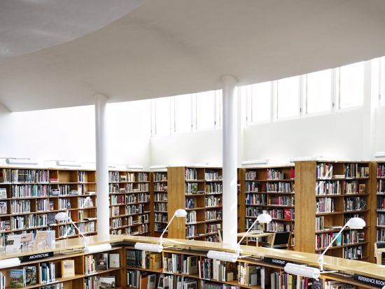 セイナヨキ アアルト建築見学ツアー　アルヴァ・アアルトの作品群「アアルトセンター」を訪問 電車チケット付き ＜日本語ガイド／ヘルシンキ発＞