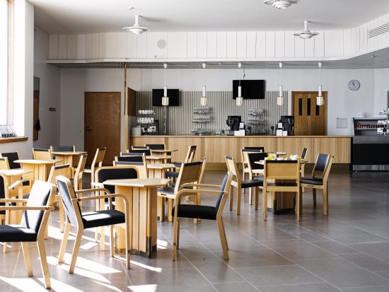 セイナヨキ アアルト建築見学ツアー　アルヴァ・アアルトの作品群「アアルトセンター」を訪問 電車チケット付き ＜日本語ガイド／ヘルシンキ発＞