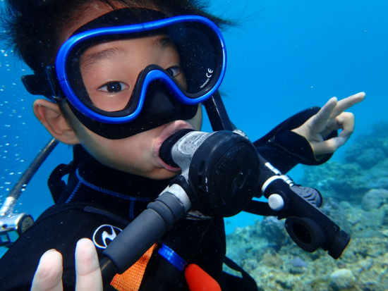 慶良間体験ダイビング＋シュノーケリング　ウミガメやチンアナゴに高確率で会えるポイントへ 慶良間の離島エリアでブルーの海へダイブ！＜1日／1～2ダイブ／那覇発＞