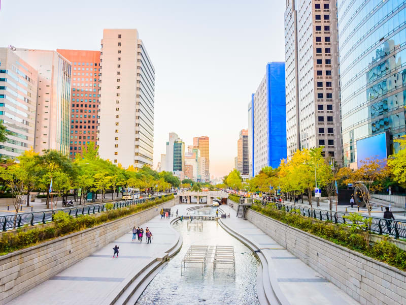 Korea_Seoul_Cheoggyecheon_shutterstock_337296533